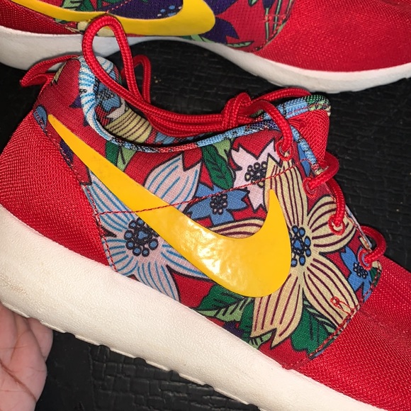 Nike Roche - Picture 3 of 5